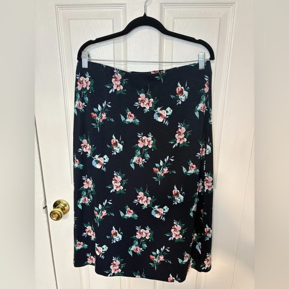 J.Jill Navy Floral Midi Skirt – Size M – Soft Straight Silhouette - Picture 1 of 7